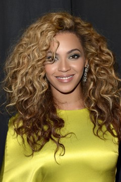 beyonce brown hair with highlights